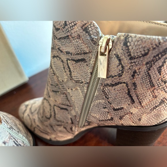 Barn Babe New in box snakeskin print booties sz 9 - Picture 6 of 8